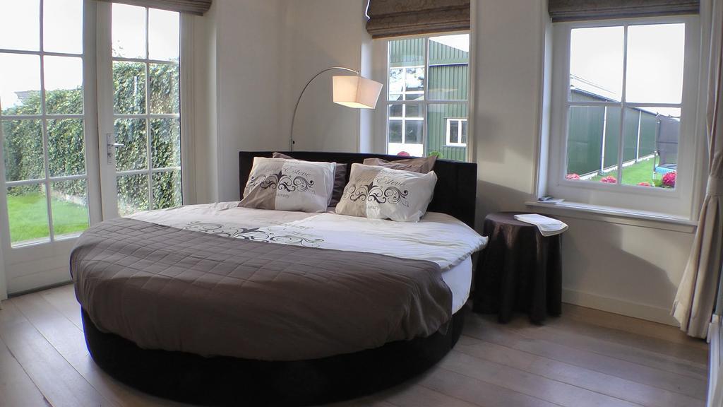 Bed And Breakfast Hoeve Chapeau Katwoude Номер фото