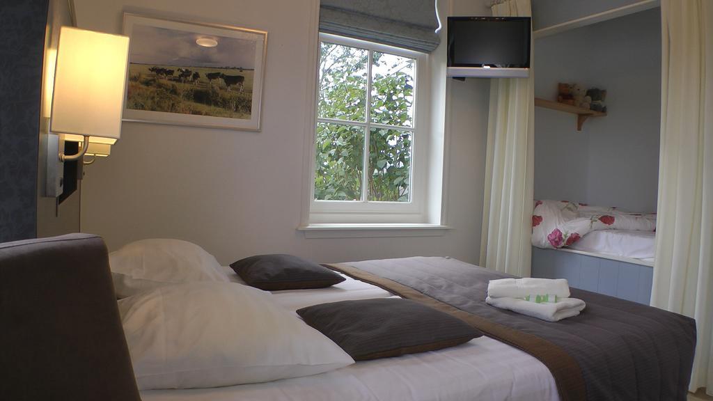 Bed And Breakfast Hoeve Chapeau Katwoude Номер фото
